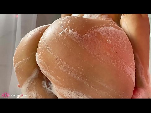 ❤️ 布鲁内特在淋浴时用振动器自慰阴部达到强烈的高潮 ❤️❌ Super sex ❌️